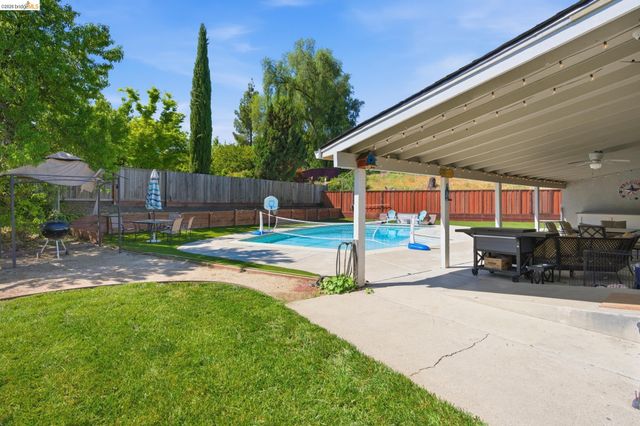 1004 Thomas Ct, Antioch, CA 94509