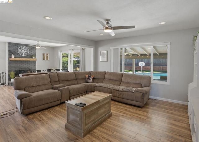 1004 Thomas Ct, Antioch, CA 94509