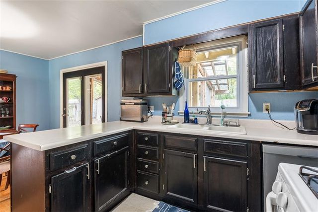 6720 Hadley Lane, Overland Park, KS 66204