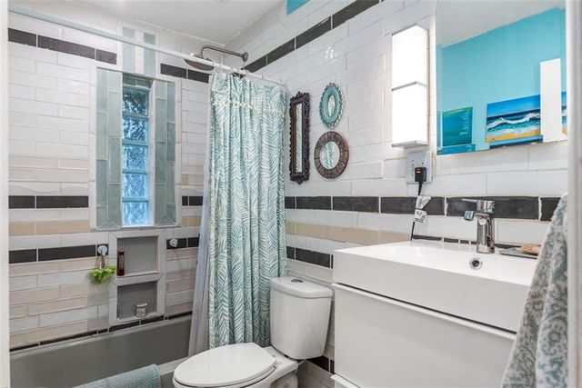 6720 Hadley Lane, Overland Park, KS 66204