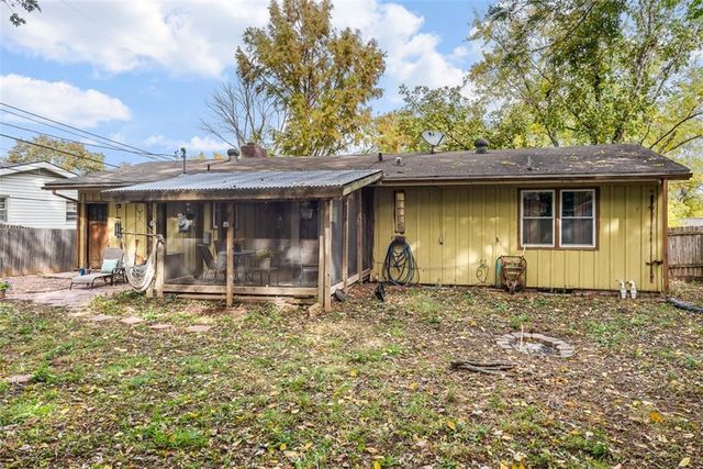 6720 Hadley Lane, Overland Park, KS 66204