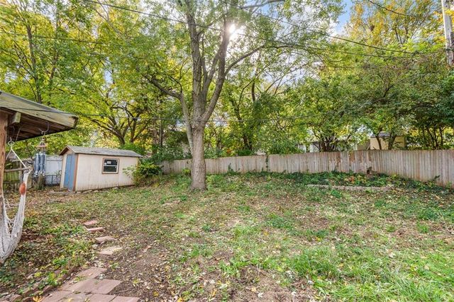 6720 Hadley Lane, Overland Park, KS 66204