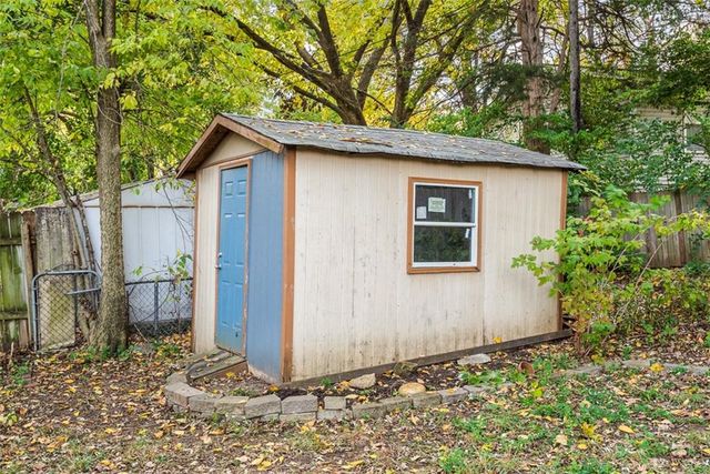 6720 Hadley Lane, Overland Park, KS 66204