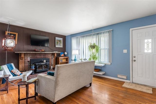 6720 Hadley Lane, Overland Park, KS 66204