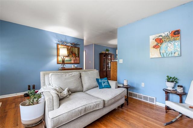 6720 Hadley Lane, Overland Park, KS 66204