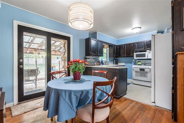 6720 Hadley Lane, Overland Park, KS 66204