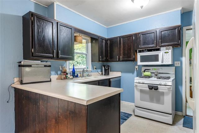 6720 Hadley Lane, Overland Park, KS 66204