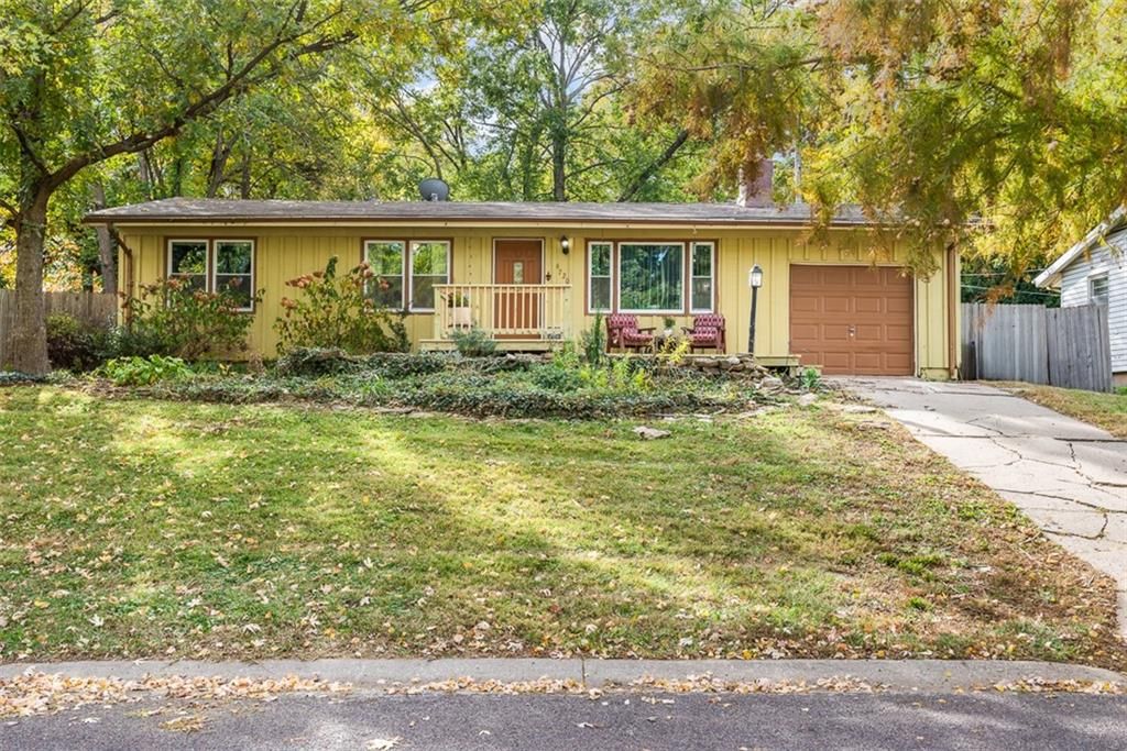 6720 Hadley Lane, Overland Park, KS 66204