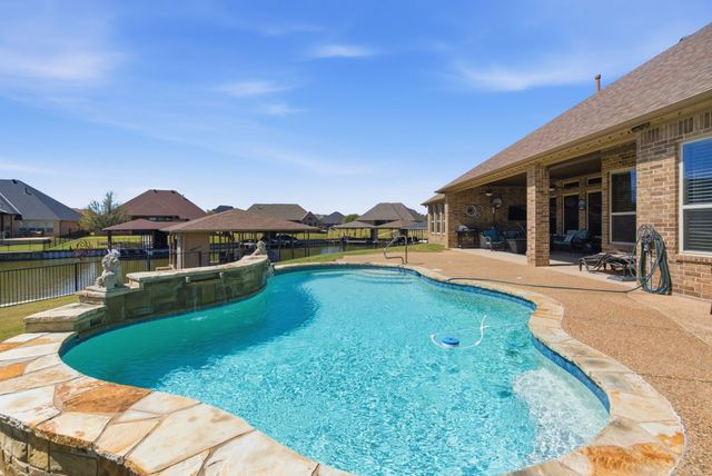 1208 Sunset Bay Drive, Granbury, TX 76048