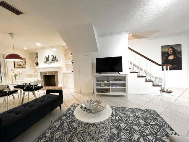 619 Kensington Pl, Wilton Manors, FL 33305