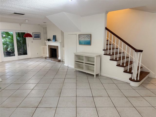619 Kensington Pl, Wilton Manors, FL 33305