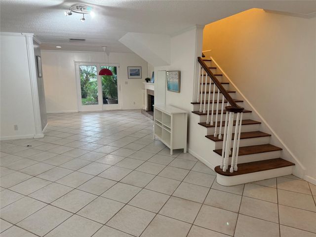 619 Kensington Pl, Wilton Manors, FL 33305