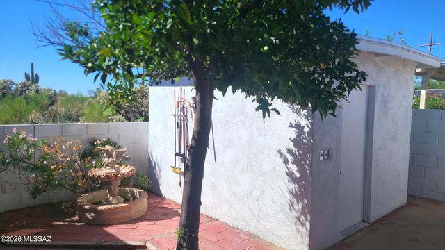 9631 N Vendone Avenue, Tucson, AZ 85742