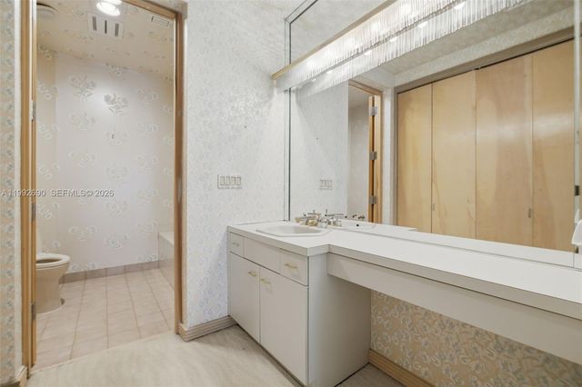 7383 Orangewood Lane 301, Boca Raton, FL 33433