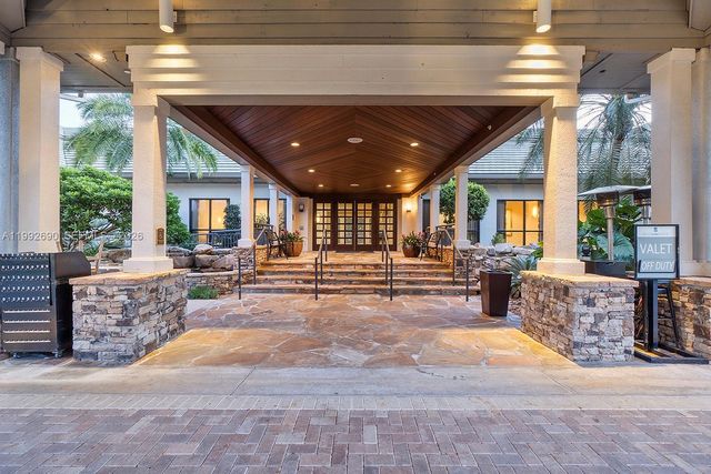 7383 Orangewood Lane 301, Boca Raton, FL 33433