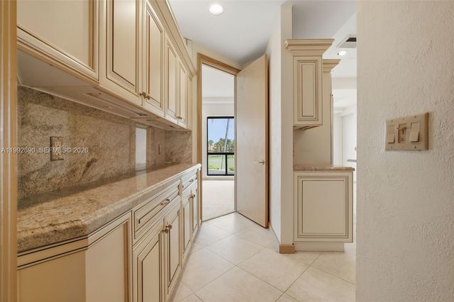 7383 Orangewood Lane 301, Boca Raton, FL 33433