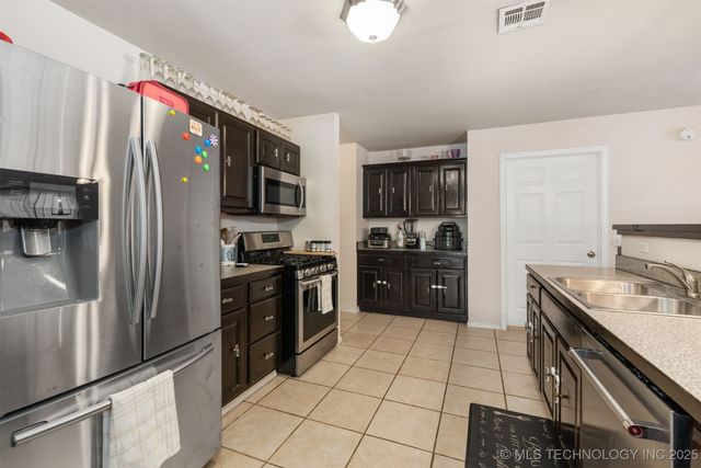 414 Yorktown Street, Wagoner, OK 74467