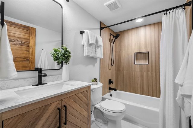 16590 Cypress Lane, Rogers, AR 72756