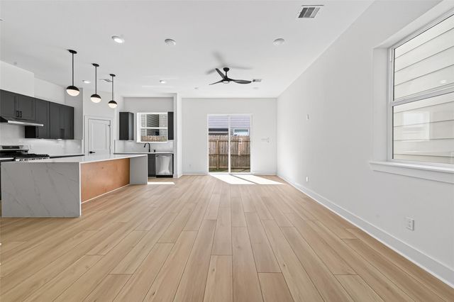 961 Highland Light Lane, Houston, TX 77091