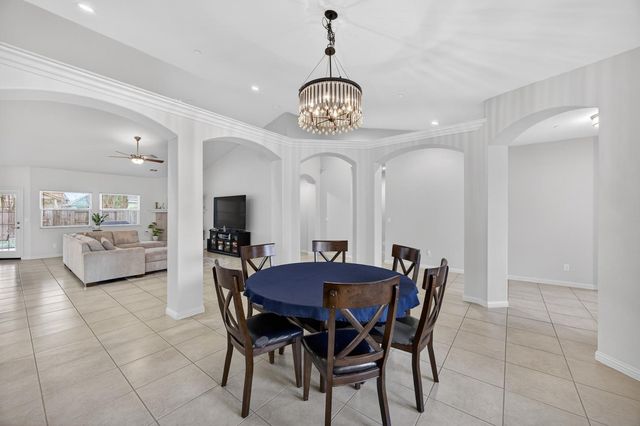 712 Parkridge Dr, Galt, CA 95632