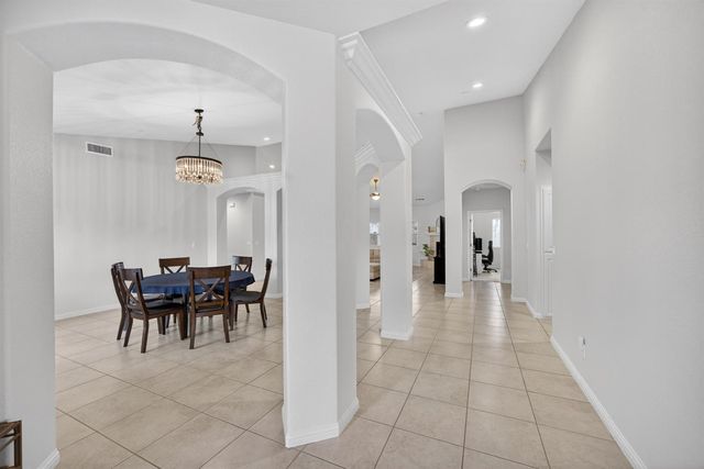 712 Parkridge Dr, Galt, CA 95632