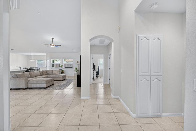 712 Parkridge Dr, Galt, CA 95632