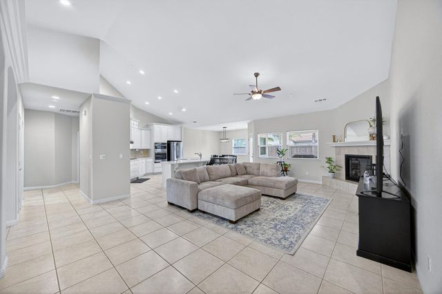 712 Parkridge Dr, Galt, CA 95632