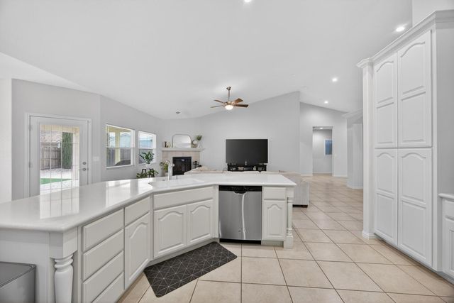 712 Parkridge Dr, Galt, CA 95632