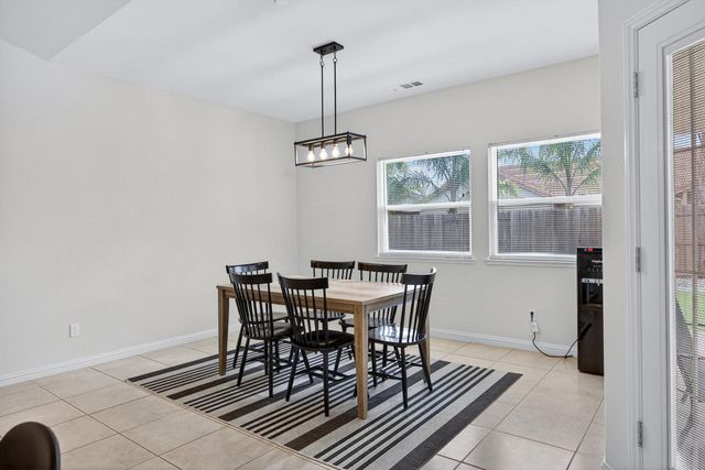 712 Parkridge Dr, Galt, CA 95632