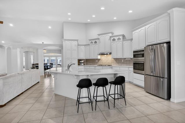 712 Parkridge Dr, Galt, CA 95632