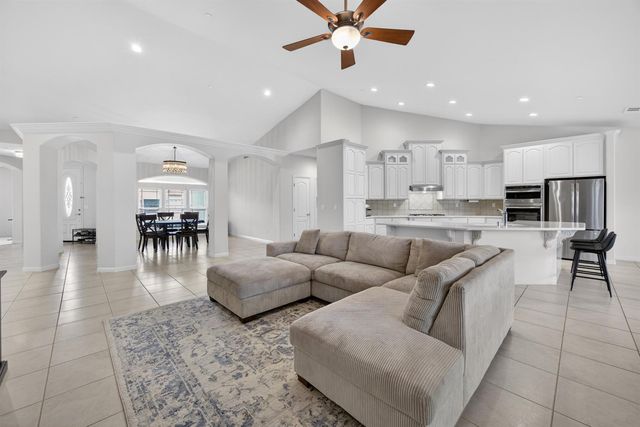 712 Parkridge Dr, Galt, CA 95632