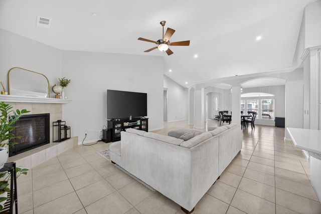 712 Parkridge Dr, Galt, CA 95632