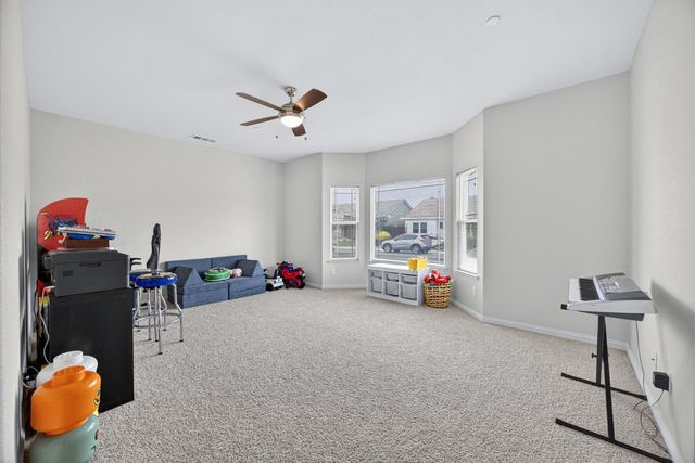 712 Parkridge Dr, Galt, CA 95632