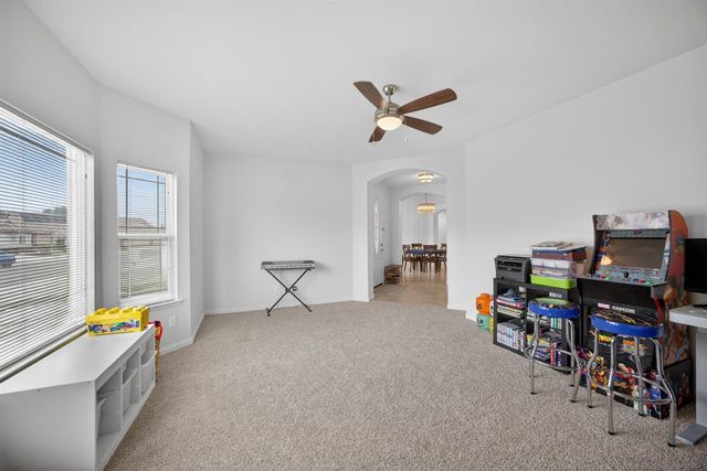 712 Parkridge Dr, Galt, CA 95632