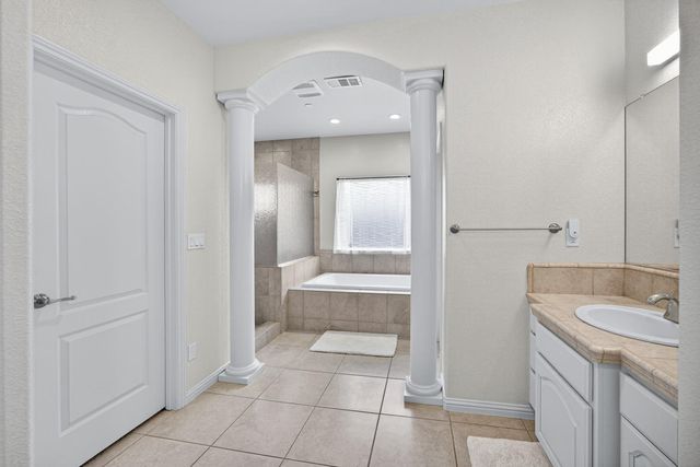 712 Parkridge Dr, Galt, CA 95632