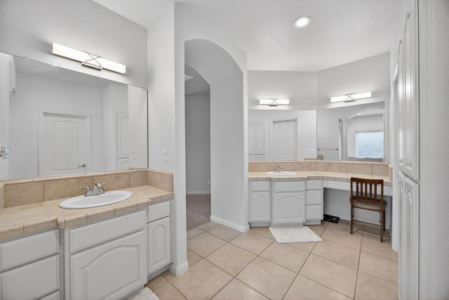 712 Parkridge Dr, Galt, CA 95632