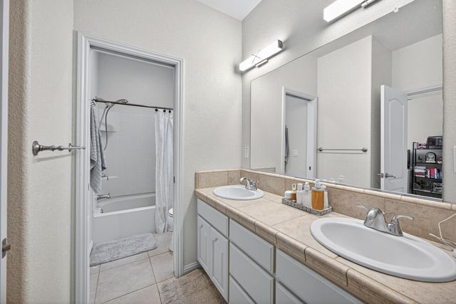 712 Parkridge Dr, Galt, CA 95632