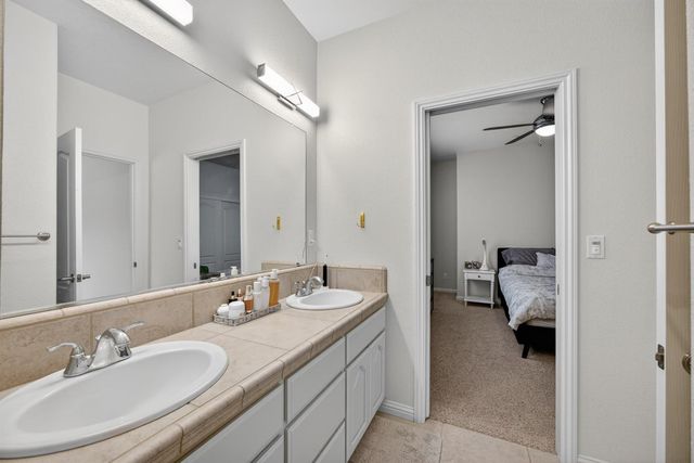 712 Parkridge Dr, Galt, CA 95632