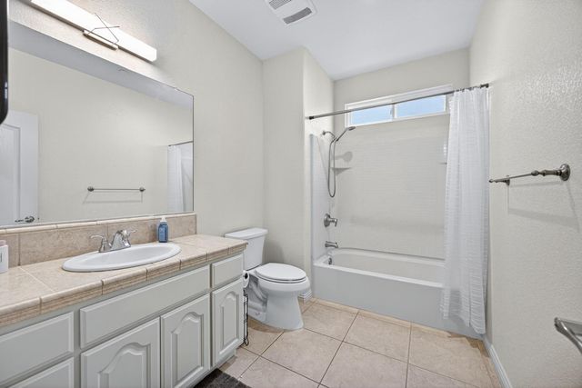 712 Parkridge Dr, Galt, CA 95632