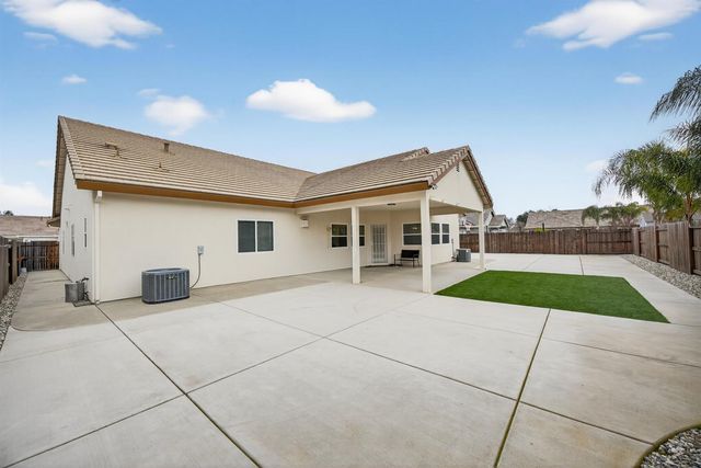 712 Parkridge Dr, Galt, CA 95632