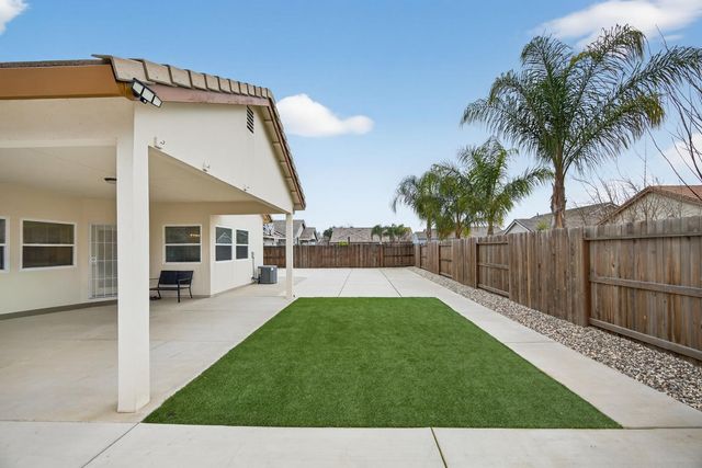 712 Parkridge Dr, Galt, CA 95632