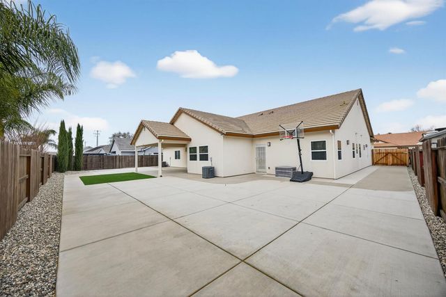 712 Parkridge Dr, Galt, CA 95632