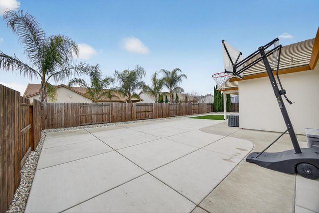 712 Parkridge Dr, Galt, CA 95632