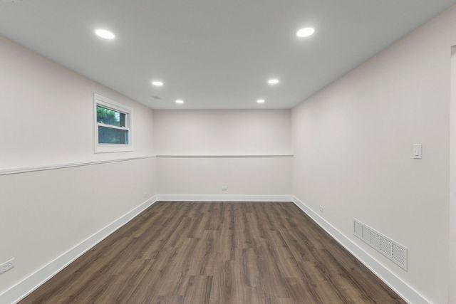7979 Huntington Circle N, Hanover Park, IL 60133