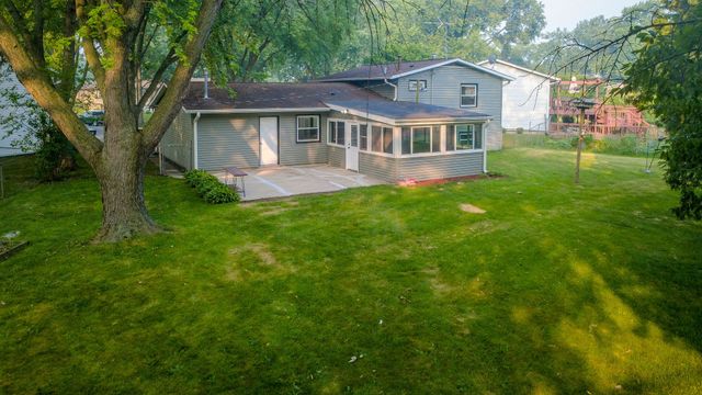 7979 Huntington Circle N, Hanover Park, IL 60133