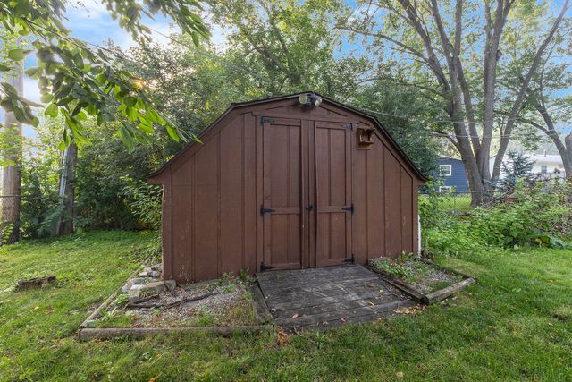 7979 Huntington Circle N, Hanover Park, IL 60133