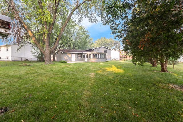 7979 Huntington Circle N, Hanover Park, IL 60133