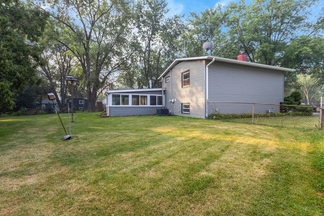 7979 Huntington Circle N, Hanover Park, IL 60133