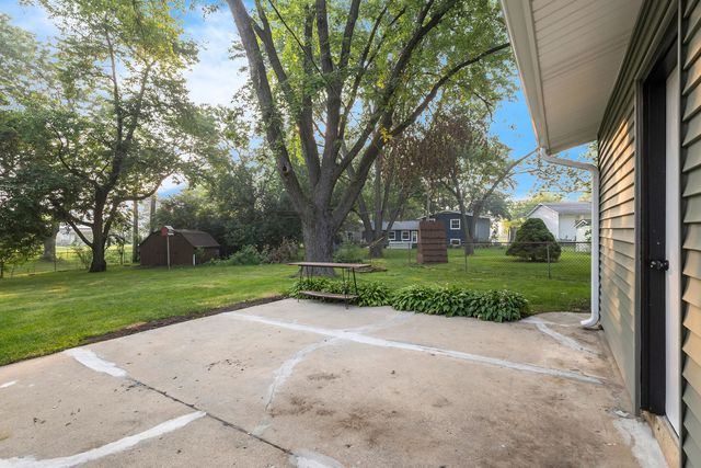 7979 Huntington Circle N, Hanover Park, IL 60133