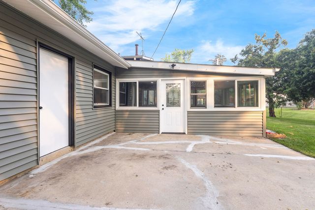 7979 Huntington Circle N, Hanover Park, IL 60133